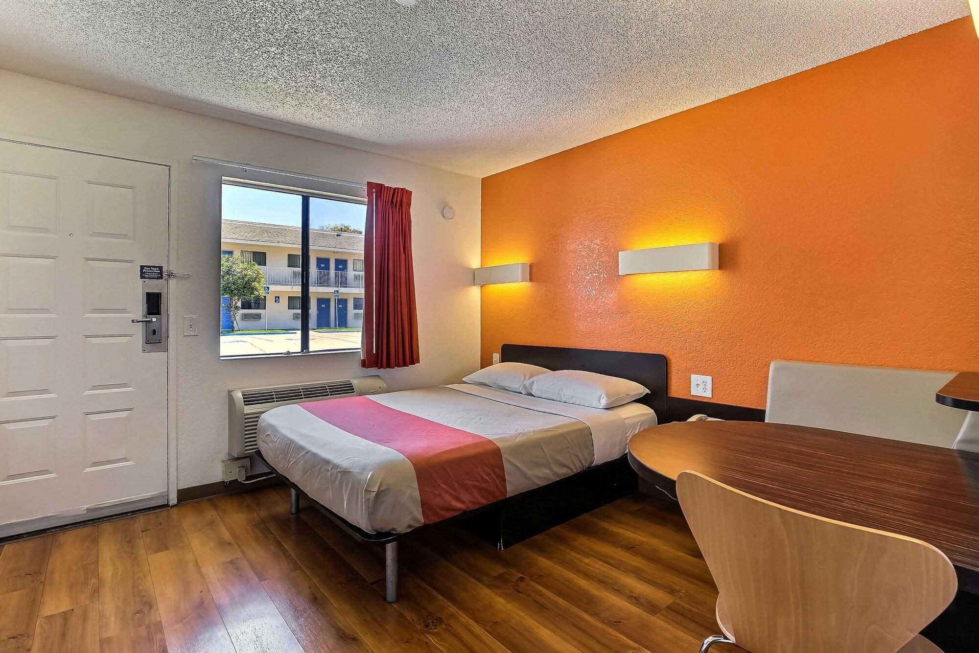 Motel 6-Oakland, Ca - Airport Exterior photo